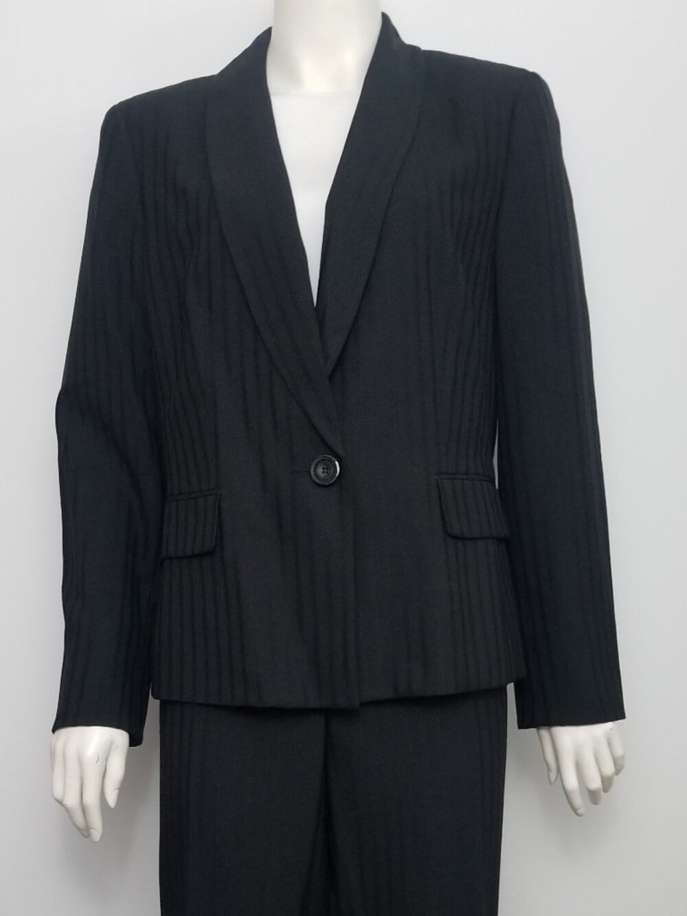 LeSuit Black Shimmer Stripe Suit - Day to Evening Sophistication - Size 16 NWT
